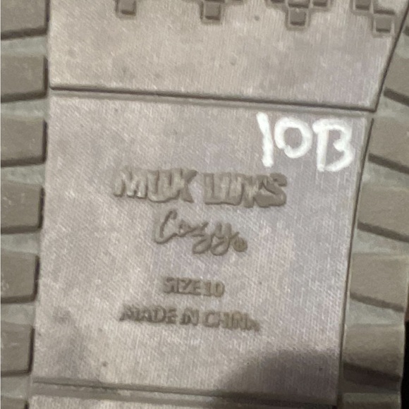 Woman’s muk luks size 10 boots - Picture 7 of 7